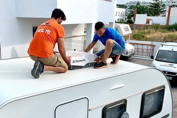 Instalación profesional de aire acondicionado en autocaravana